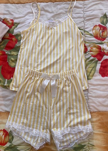 Sarı Çizgili Kısa Kadın Pijama Takımı