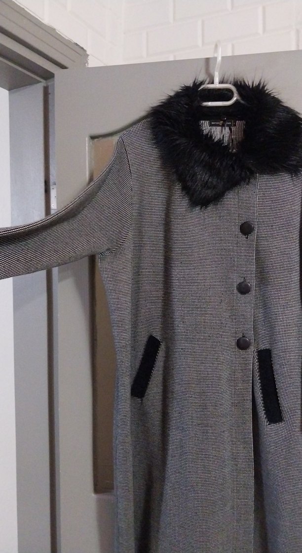 Kürk Detaylı Uzun Gri Kadın Kaban - Görsel 3