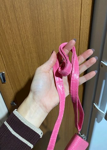 Pembe Zincir Detaylı Yılan Desenli Deri Çanta - Görsel 3