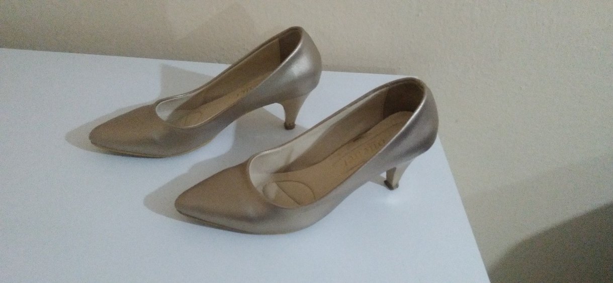 altin rengi dar geldiği için satıyorum  İnce Topuklu Kadın - Görsel 3