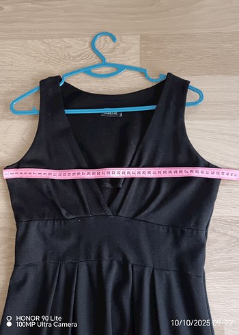 Siyah V Yakalı Kolsuz dizaltı 
Elbise - Görsel 4