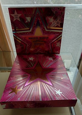 Revoluton Magical makeup advent kalendar. - Görsel 2