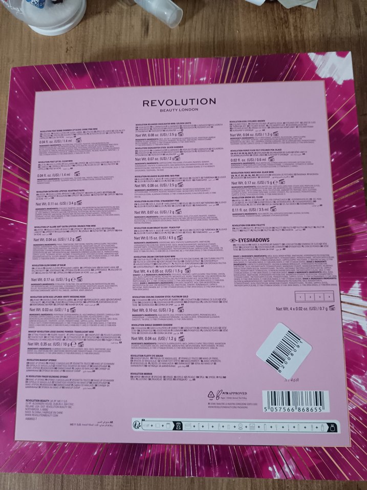 Revoluton Magical makeup advent kalendar. - Görsel 3