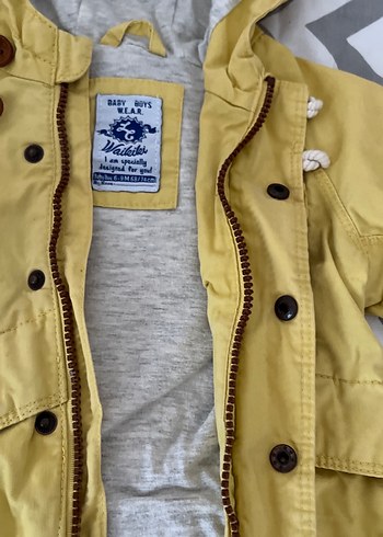 Kapüşonlu Sarı Erkek Çocuk Kaban - Görsel 4