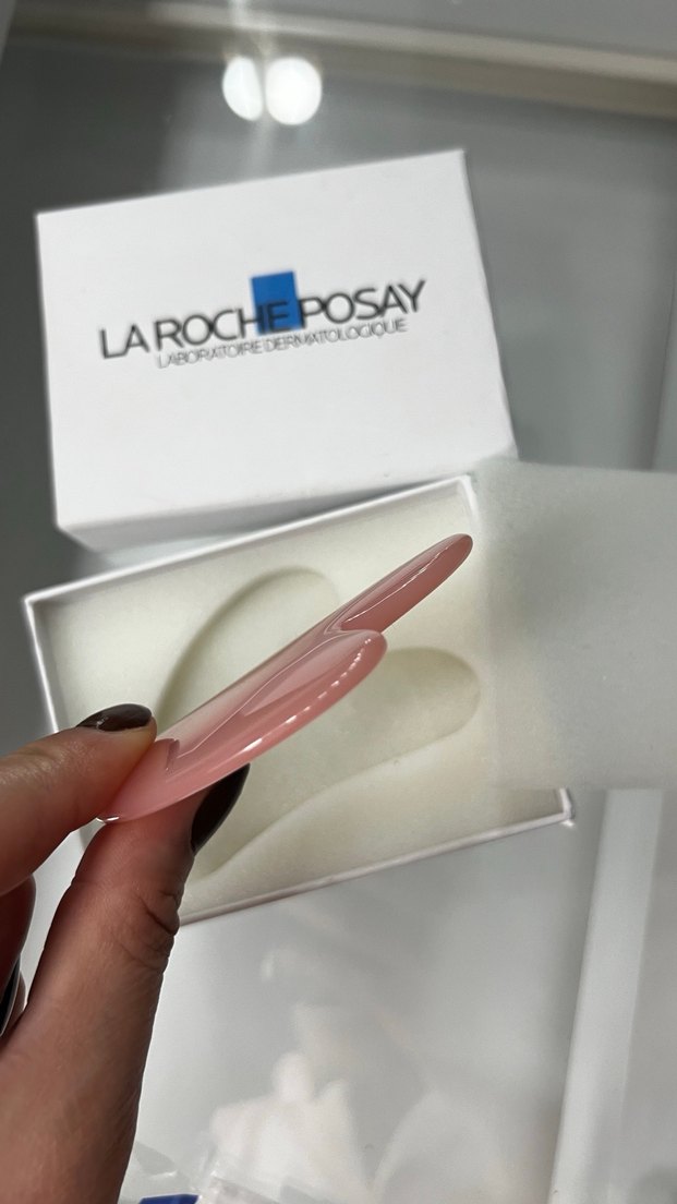 La Roche-Posay Göz Altı Masaj Taşı - Görsel 2