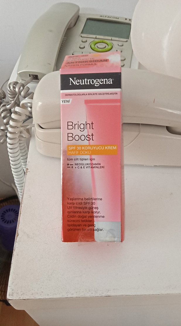 Neutrogena Bright Boost SPF 30 Koruyucu Krem - Görsel 3