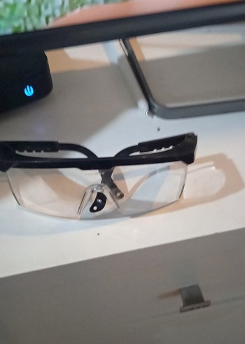 Şeffaf Beyaz Minimalist çalışma gozluk - Görsel 3