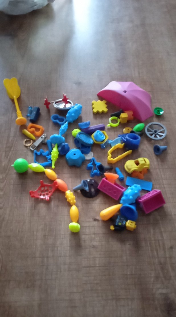 Renkli Karışık Oyuncak Parçaları Seti - Görsel 3