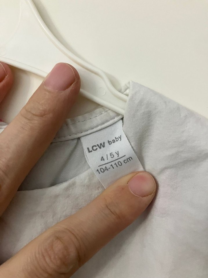 Pembe Çilek Desenli Kolsuz Kız Elbisesi - Görsel 4