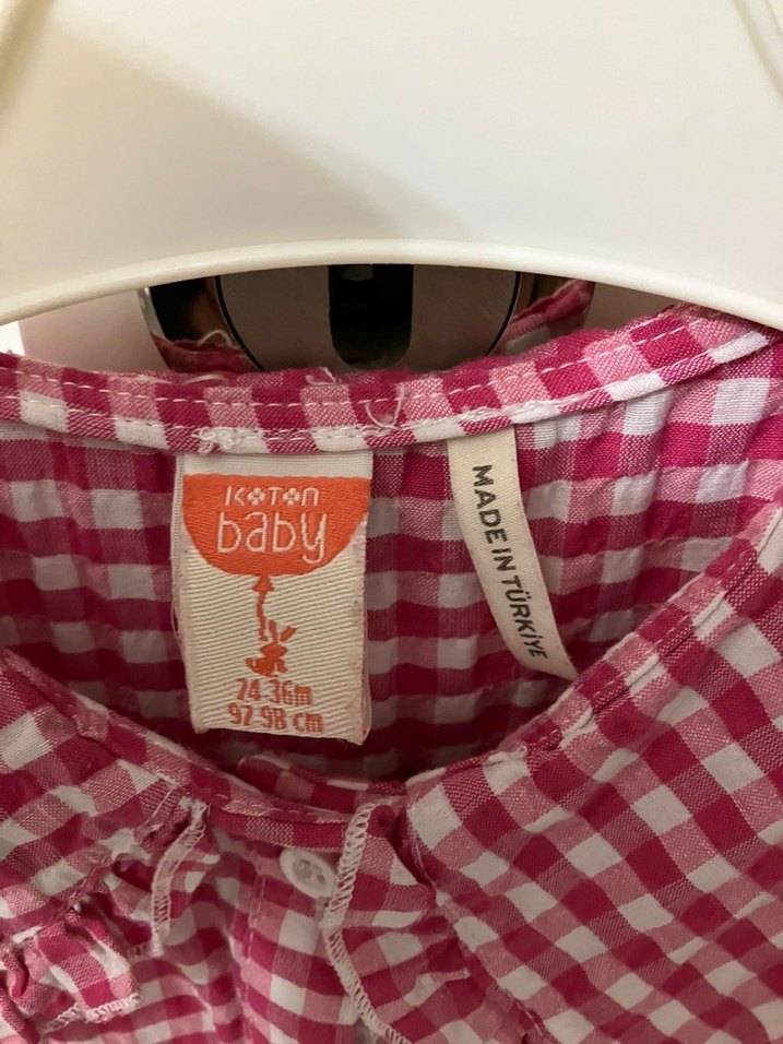 Pembe Ekose Fırfırlı Yakalı Kolsuz Kız Elbisesi - Görsel 2