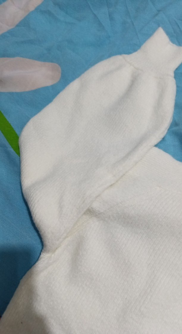 Beyaz kadın Kazak - Görsel 4