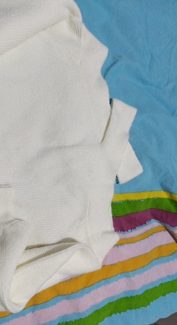 Beyaz kadın Kazak - Görsel 3