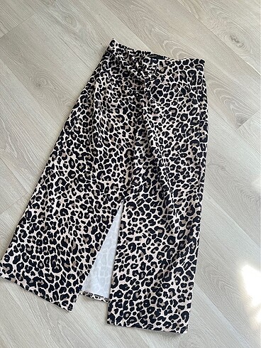 Leopar yırtmaçlı midi etek