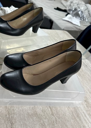 Siyah Stiletto Topuklu Klasik Kadın Ayakkabı - Görsel 2
