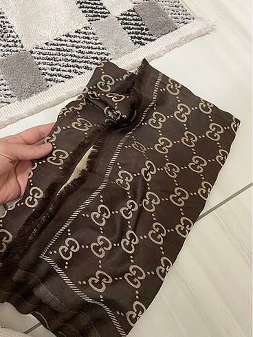 Gucci iki renkli şal - Görsel 3