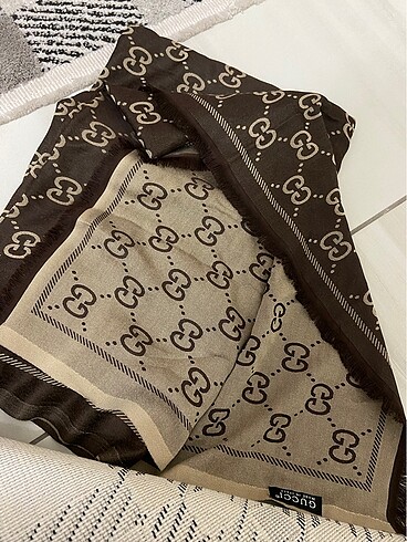 Gucci iki renkli şal - Görsel 4