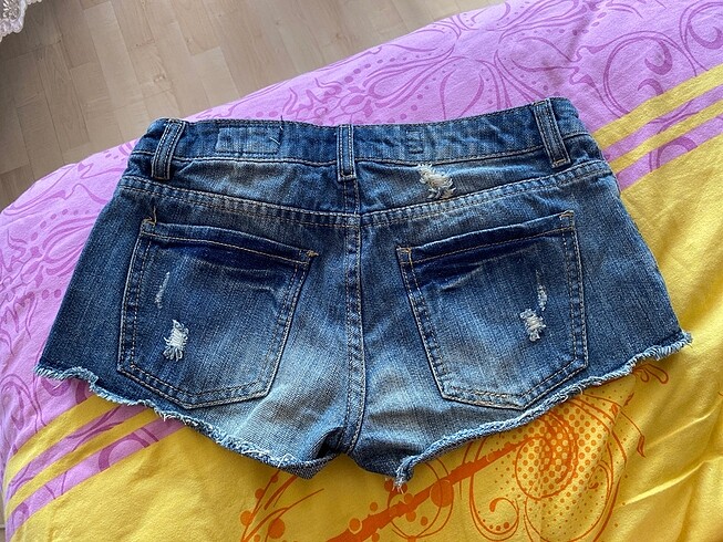Pull and Bear Boncuklu şık kot şort