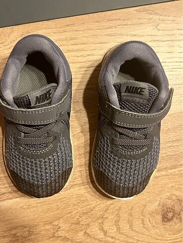 Nike revolution