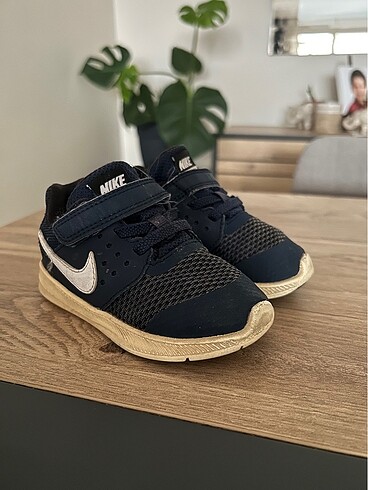 Nike spor ayakkabı 23,5
