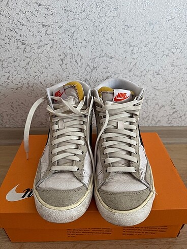41 Beden beyaz Renk NİKE BLAZER MİD