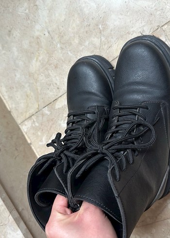 Siyah Kadın Bot - Görsel 2