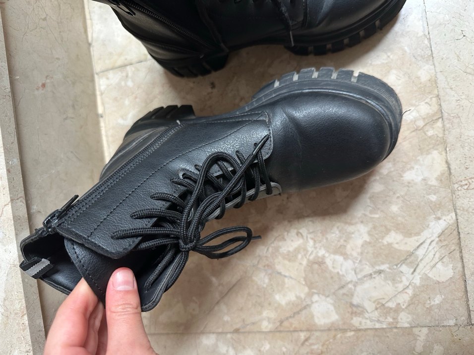 Siyah Kadın Bot - Görsel 3