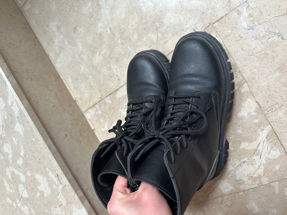 Siyah Kadın Bot - Görsel 2