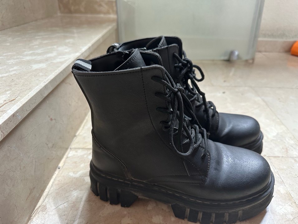 Siyah Kadın Bot - Görsel 4