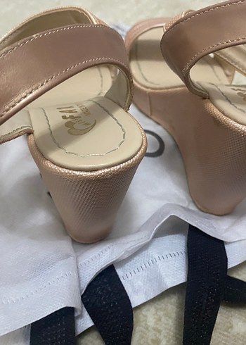 Kadın Dolgu Topuklu Sandalet - Görsel 4