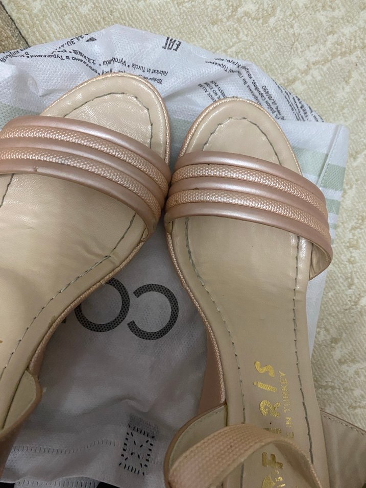 Kadın Dolgu Topuklu Sandalet - Görsel 3