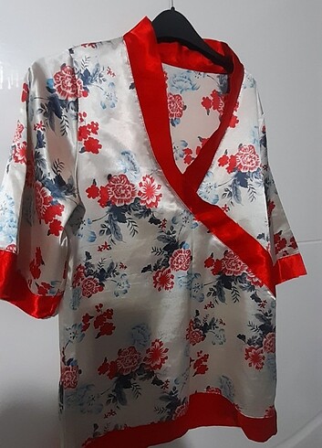 Çiçekli kimono