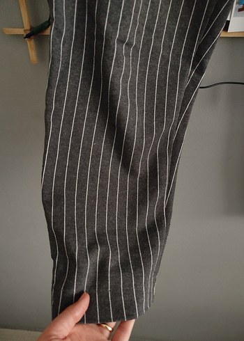 Gri Çizgili Kadın Pantolon - Görsel 2