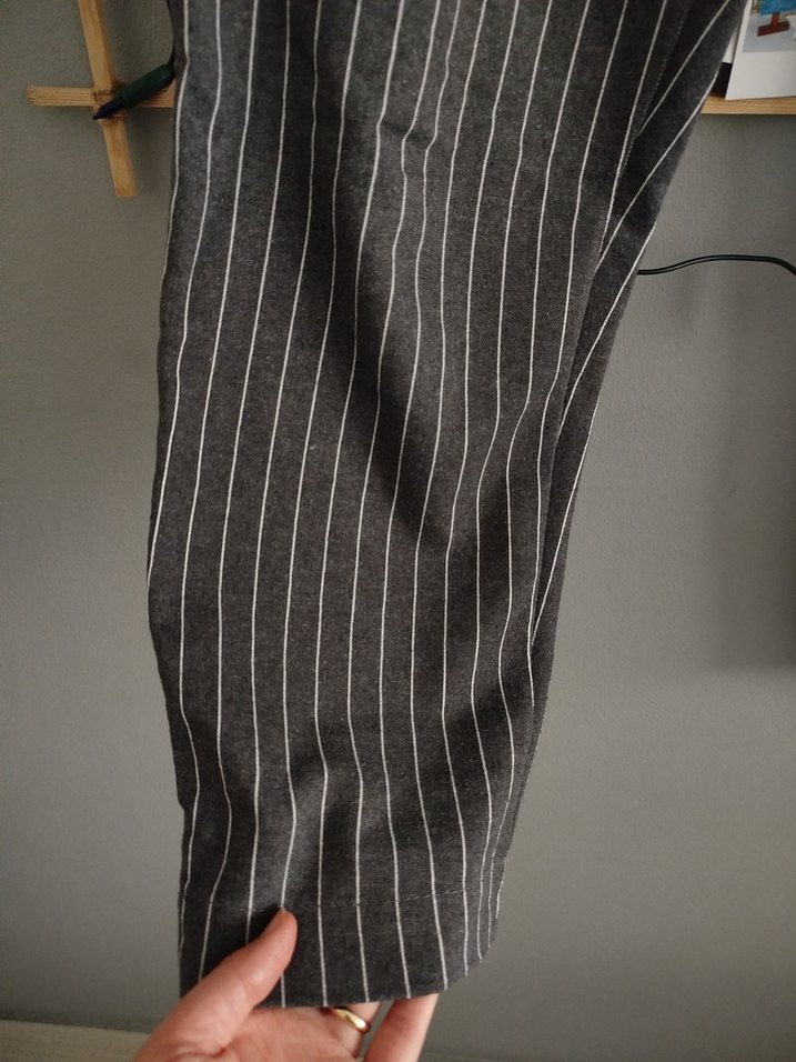 Gri Çizgili Kadın Pantolon - Görsel 2