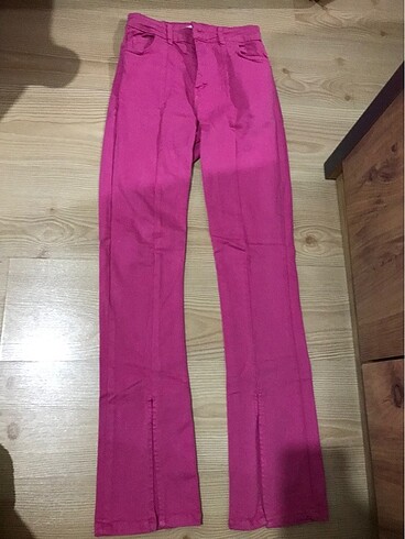 Yırtmaçlı pantolon