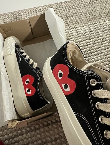 Converse comme des garcons converse siyah kırmızı kalpli