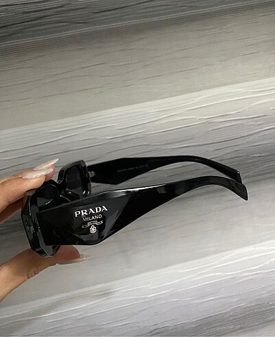 prada gözlük