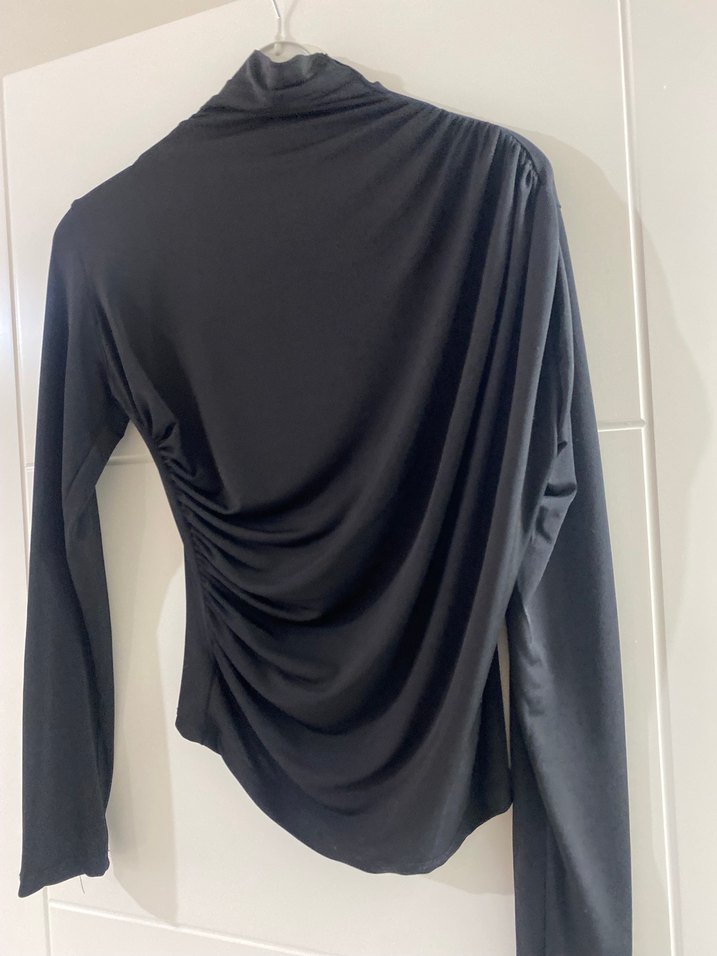 Drapeli Siyah Yüksek Yakalı Kadın Bluz - Görsel 2