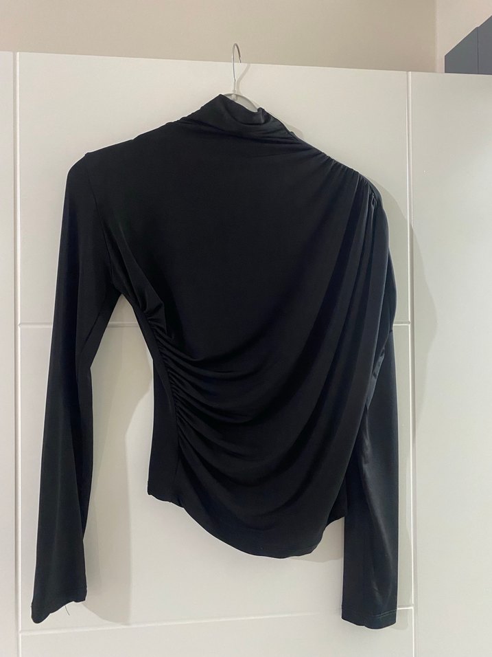 Drapeli Siyah Yüksek Yakalı Kadın Bluz - Görsel 3