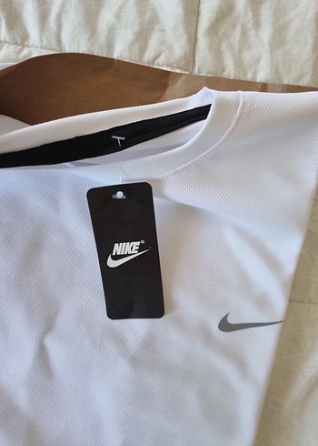 Erkek Beyaz Kısa Kollu Tişört - Görsel 3