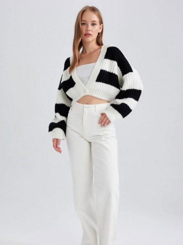 Defacto Coool Oversize Fit V Yaka Çizgili Triko Hırka - Görsel 3