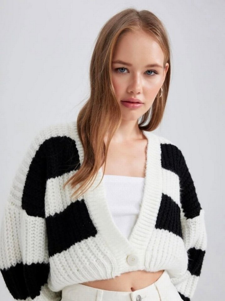 Defacto Coool Oversize Fit V Yaka Çizgili Triko Hırka - Görsel 4