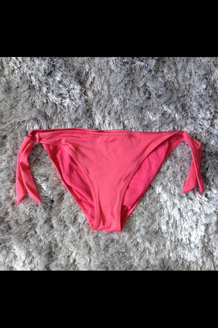 Pembe Bikini Altı