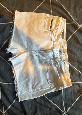 Calvin Klein Beyaz Mini Kot Şort
