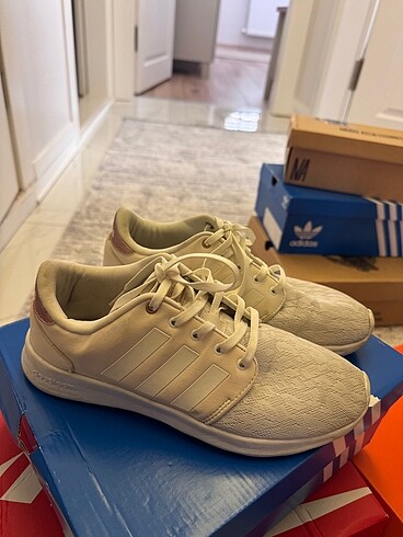 Adidas spor ayakkabı