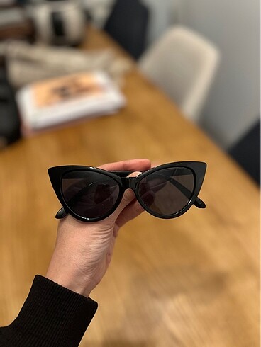 Cat eye siyah güneş gözlüğü