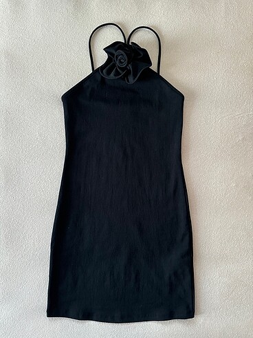 Zara Gül detaylı vücuda oturan elbise