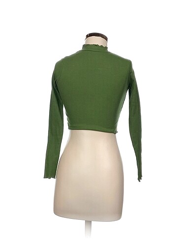s Beden Pull and Bear Bluz %70 İndirimli.