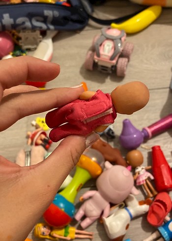 Beden Pembe Kıyafetli Mini Bebek Oyuncak