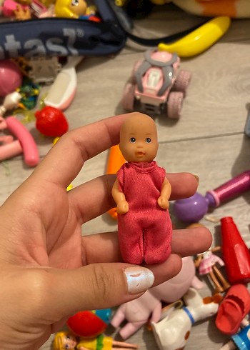 Pembe Kıyafetli Mini Bebek Oyuncak