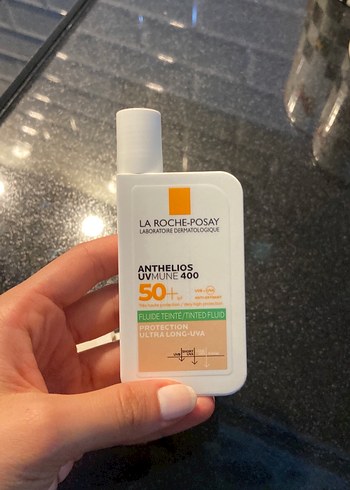 La Roche-Posay Anthelios UVMune 400 SPF 50+ Yağ Kontrolü - Görsel 3